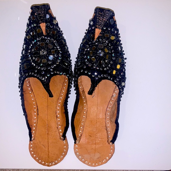 Handmade Maroccan Slippers: leather - Picture 1 of 9